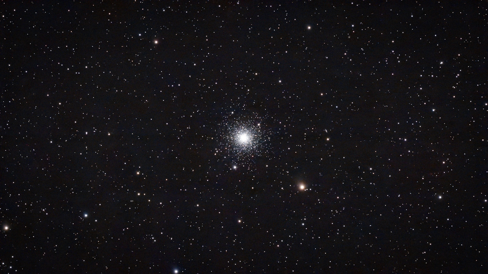 A dense star cluster in the night sky.